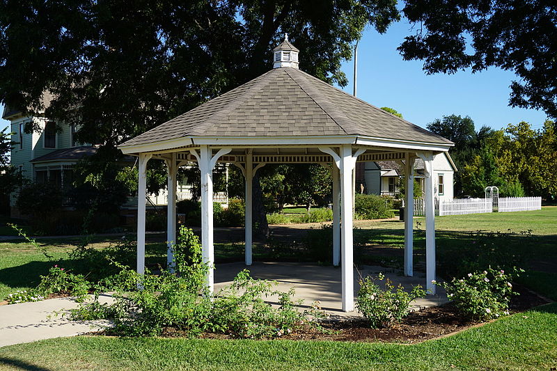 File:Denton September 2015 46 (gazebo).jpg