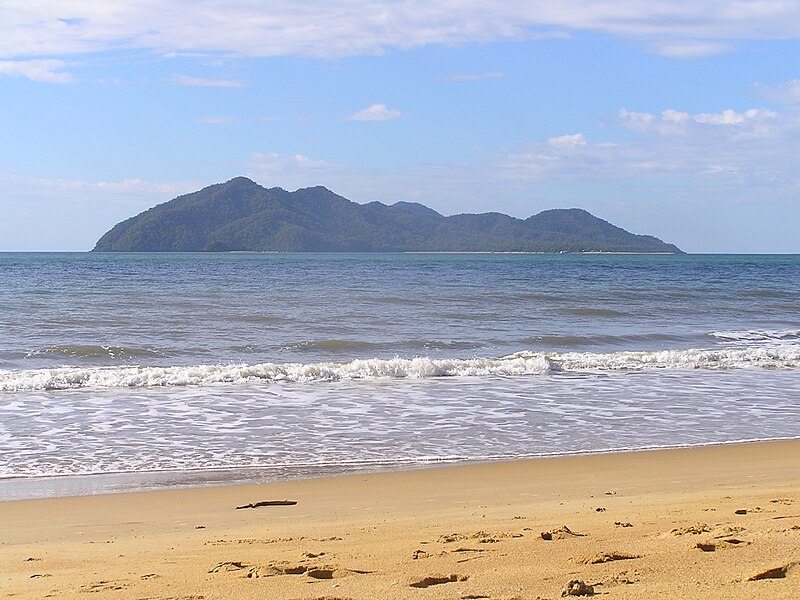 File:Dunk Island from Mission Beach - panoramio.jpg