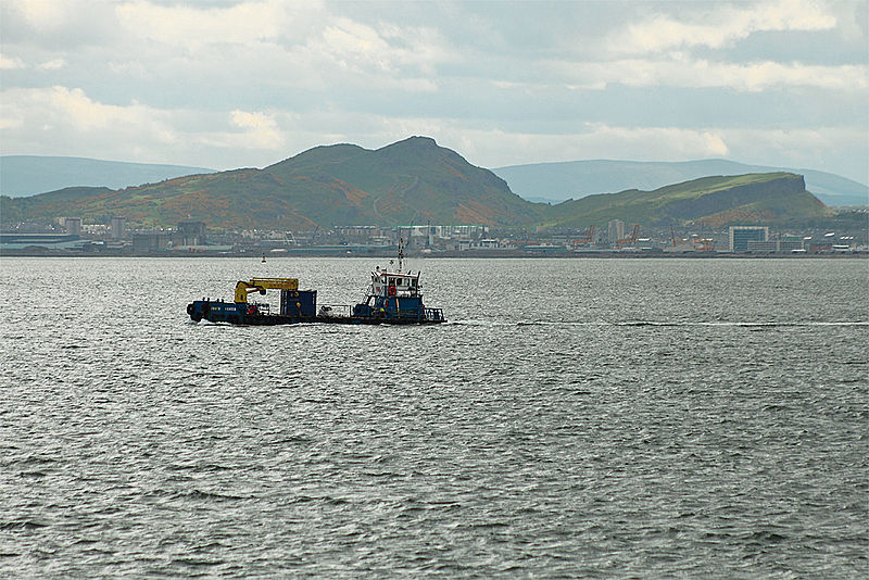 File:Edinburgh Arthurs Seat and Salisbury Crags (13961054077).jpg