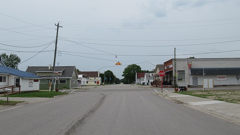 File:Engadine, Michigan (M-117 and Melleville Street).jpg