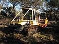 Création d'une zone à faible combustible (pare-feu) par un tracteur débroussailleur APFM en Forêt Domaniale de la Colle du Rouet en 2005.