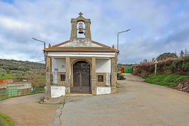 File:Ermita del humilladero en Ahigal de los Aceiteros.jpg