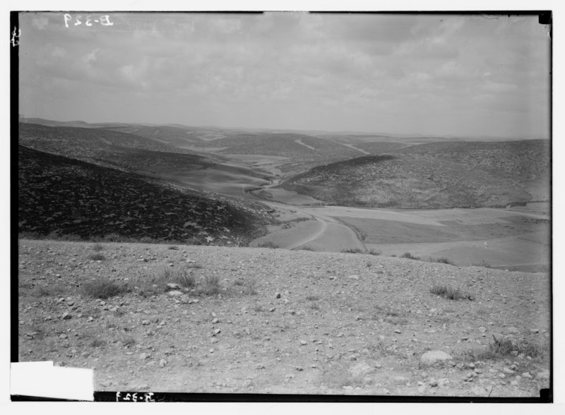 File:Excavations at Tell Beit Mirsim (Kirjath-Sepher) 1926. Wady el Boutmy LOC matpc.05720.tif