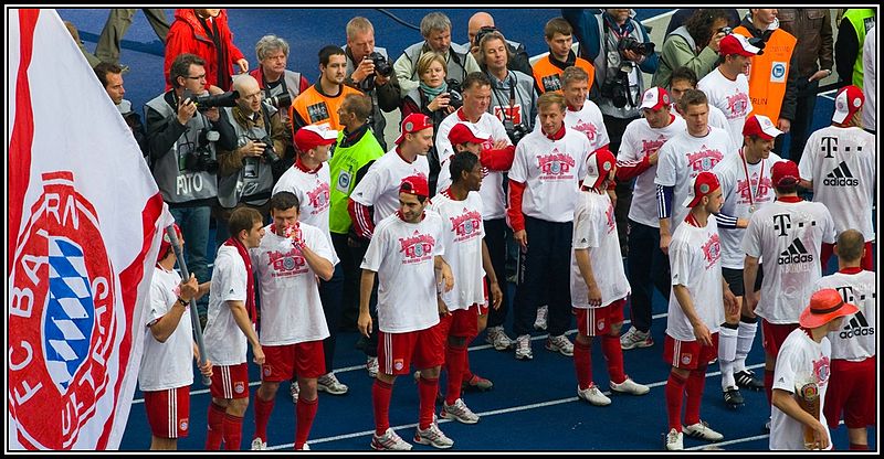 File:FC Bayern München - Deutscher Meister 2010.jpg