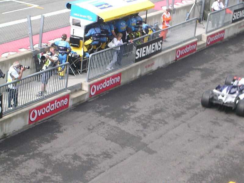 File:Fale F1 Monza 2004 100.jpg