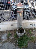 Миниатюра для Файл:Fontanella di acqua potabile Via Costanza.jpg