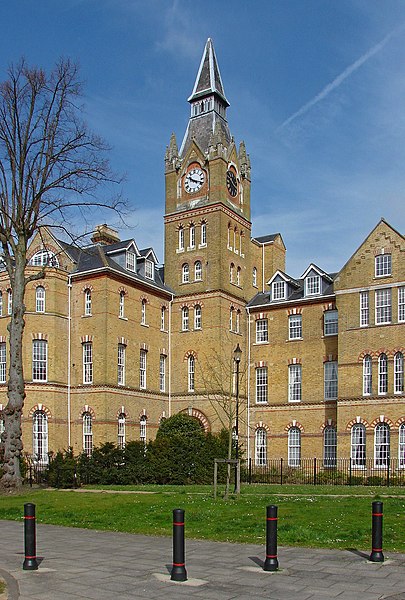 File:Former Brookwood Hospital - geograph.org.uk - 3424621.jpg