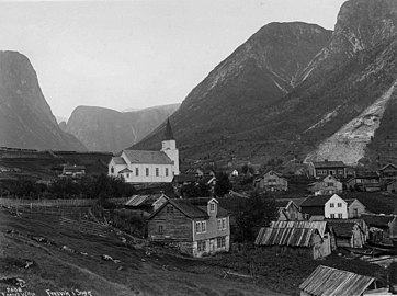 Fresvik kirke NF.08383-001.jpg