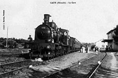 CAUX, la gare avec une locomotive