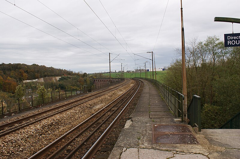 File:Gare-viaduc-Barentin-2014-01.JPG