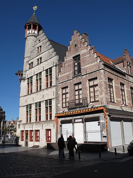 File:Gent, monumentaal pand bij de Vrijdagmarkt 2010-10-10 14.26.JPG