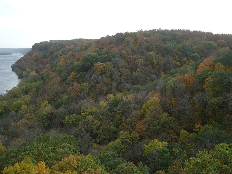 File:Gfp-iowa-effigy-mounds-autumn-forest.jpg