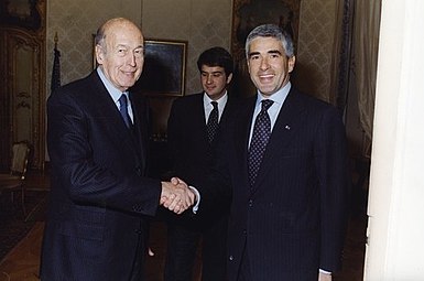 Valéry Giscard d'Estaing et Pier Ferdinando Casini au Conseil européen de Laeken (2001).