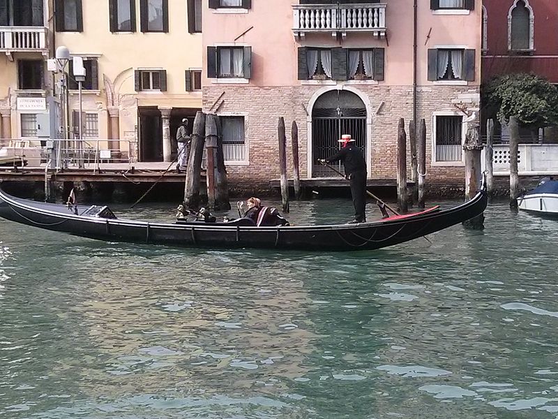 File:Gondola on Grand Canal.jpg