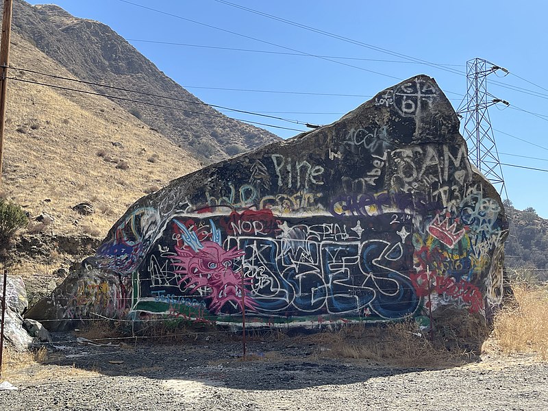 File:Graffiti rock on California State Route 198 - October 2022 - Sarah Stierch 01.jpg