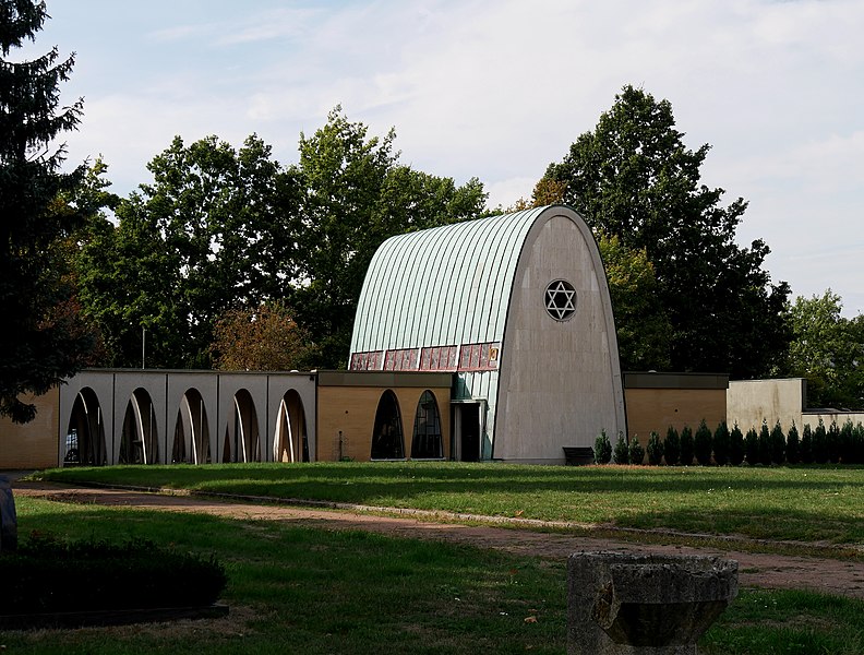 File:H Bothfeld JüdischerFriedhof TrauerhalleFriedhofseite.jpg