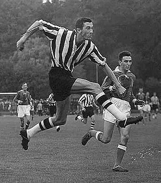 <span class="mw-page-title-main">Hasse Persson</span> Swedish footballer (1929–2001)