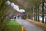 Het trammetje getrokken door locomotief Hoogeveen (32727962501).jpg