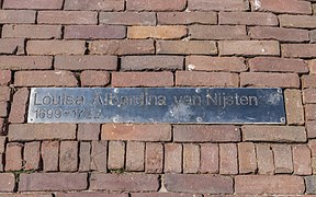 Terp (Hegebeintum): Memorial plaque in the road to the church of Louisa Albardina van Nijsten (1699-1722). Child of Bartholomeus van Nijsten and Margaretha Huygh on the path to the church.