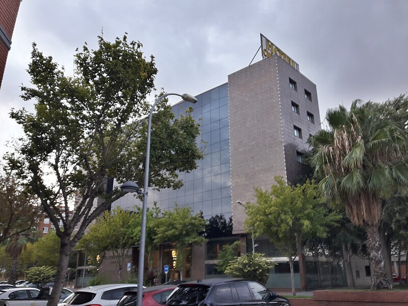 File:Hotel Ciutat del Prat - El Prat de Llobregat - 20220817 192556.jpg
