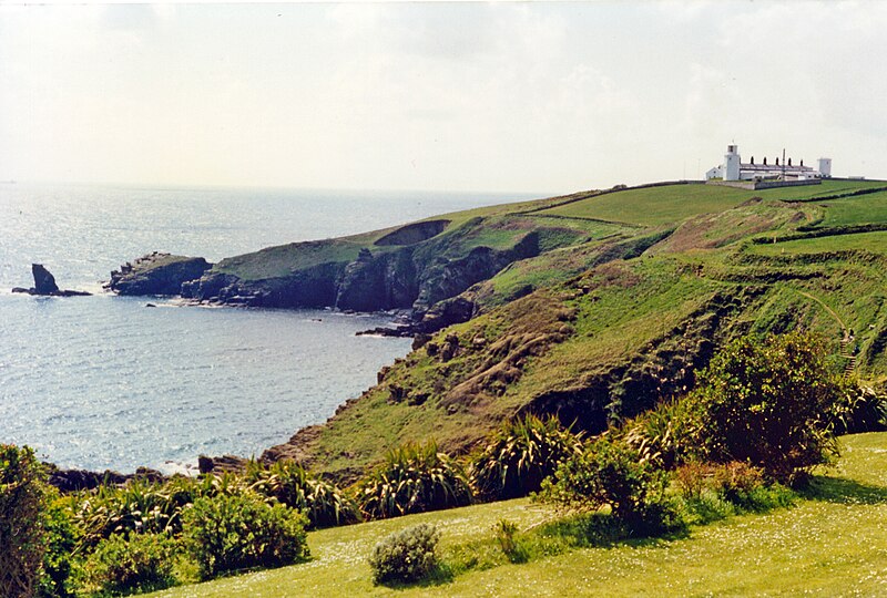 File:Housel Bay, Bumble Rock and Lizard Lighthouse, 1995 - geograph.org.uk - 4998674.jpg