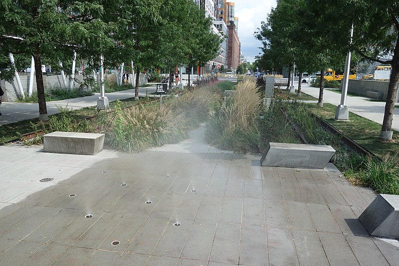 File:Hunters Point South Pk td (2019-09-09) 025 - Rail Garden Mist Fountain.jpg