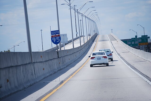 I-95's southbound HOV lane over the Golden Glades Interchange heading toward Miami