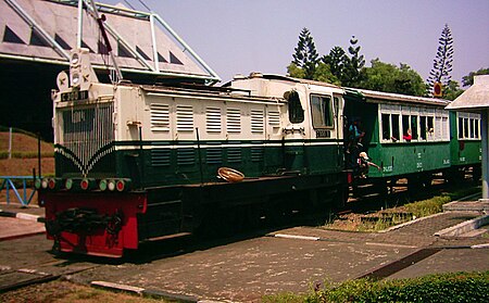 Tập_tin:ID_diesel_loco_C_300-11_040829_003_tmii.JPG