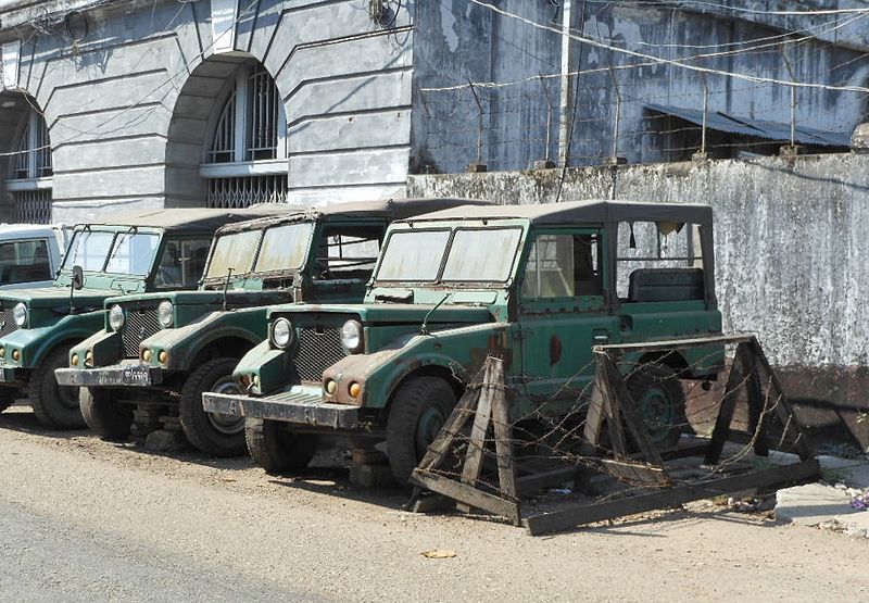 File:Idle Jeeps (8391069850).jpg