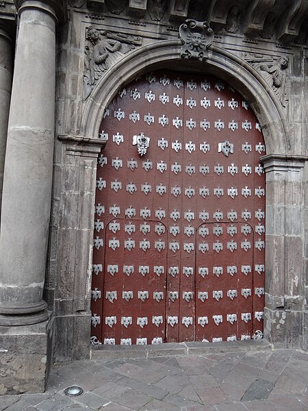 File:Iglesia de San Agustín (Quito) El Centro Histórico, Quito World Cultural Heritage Sites, UNESCO, Hand Carved Exterior Doors (Iglesia de San Agustín, Quito).jpg