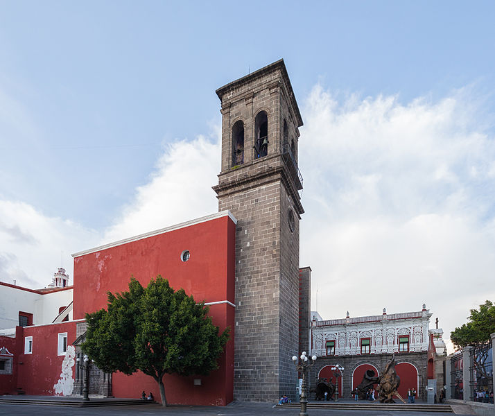 File:Iglesia de Santo Domingo, Puebla, México, 2013-10-11, DD 02.JPG