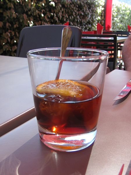 File:Il Momento Martini rouge.JPG