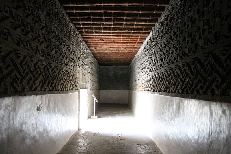 File:Interior habitación Palacio Mitla.JPG