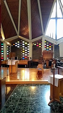 Interior showing the altar, pulpit, roof and stained glass. Interior of St Paul's Newington.jpg