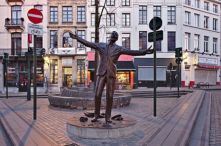 Statue L'Envol commémorant Jacques Brel.