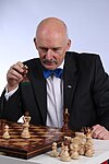 Janusz Korwin-Mikke playing chess.jpg