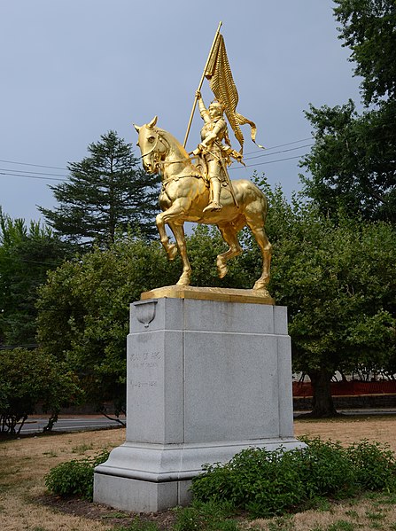 File:Joan of Arc statue with pedestal - Portland, Oregon.jpg