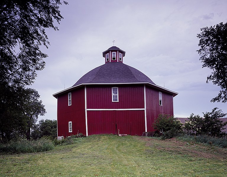 File:Joshua Secrest's octagonal barn near West Branch, Iowa.jpg