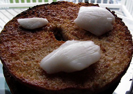 Cheek of Greenland halibut on a toasted bagel