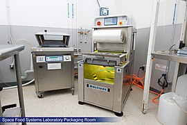 Jsc2008e038873 SFSL Lab Pack Room.jpg