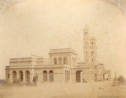 KITLV 100081 - Unknown - Government House of the British rule in Ganeshkhind at Poona in India - Around 1875.tif