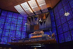 Kaiser-Wilhelm-Gedächtniskirche Neubau Orgel 1.jpg