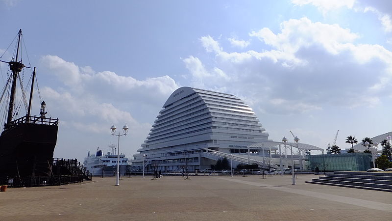 File:Kobe Meriken-Park Oriental Hotel in 2012.JPG