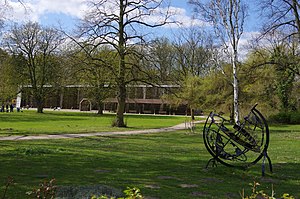 Kurpark Gradierwerk Sonnenuhr Lüneburg.jpg