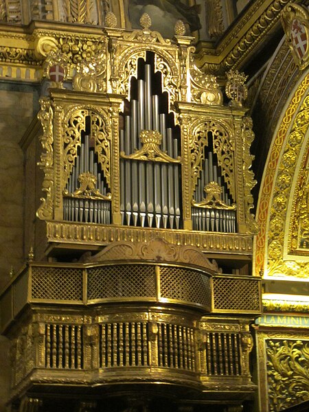 File:La Valletta - Organo nella Cattedrale.jpg