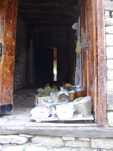 File:Lahic herbs.jpg