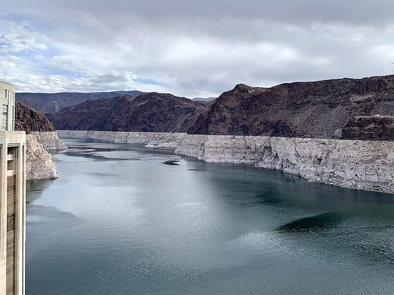 File:Lake Mead at Hoover Dam - 1.jpg