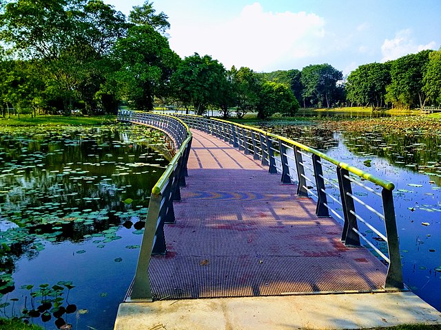 640px-Landscape_at_Cyberjaya_Lake_Gardens.jpg (640×480)