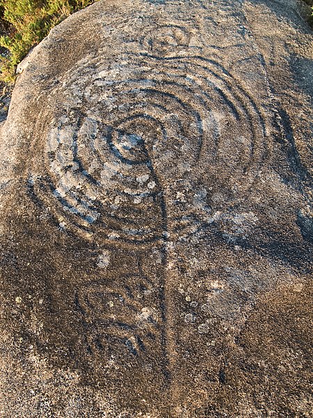 File:Laxe das Rodas - Grupo XXIX do Outeiro do Lombo da Costa, San Xurxo de Sacos, Cotobade.jpg