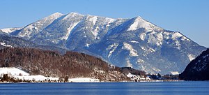 Zimnitz from the west (Wolfgangsee): From left to right Leonsberg, Mitterzinken and Gartenzinken